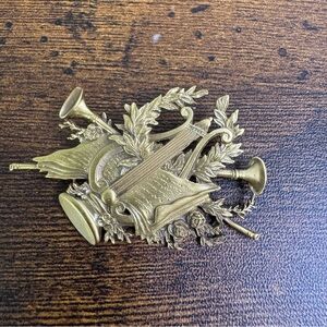 National Gallery of Art Harp Brooch Gold Tone Lyre Laurel Pin Forget Me Not